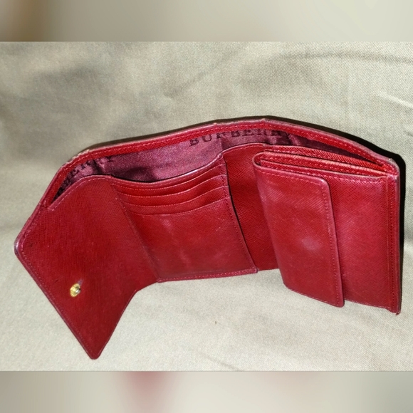 VINTAGE BURBERRY WALLET ~GREAT CONDITION~ AUTHENTIC ~LOTS OF PLACES TO PUT STUFF - Picture 8 of 13